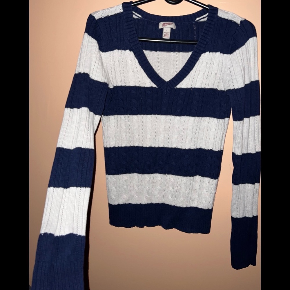 Womans's V-Neck Sweater In Navy Blue
